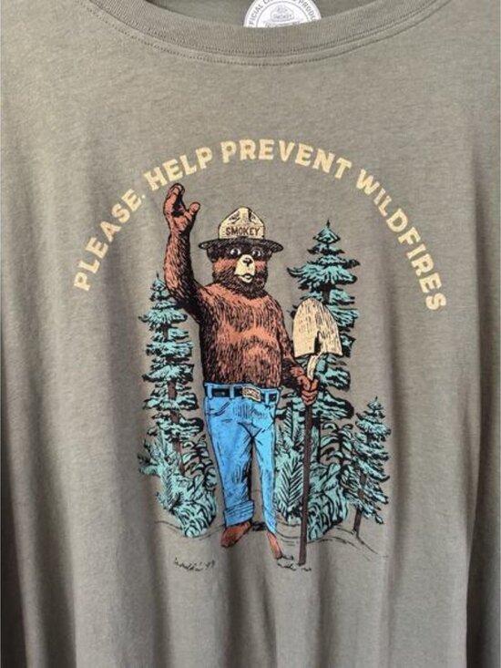NWT Torrid Smokey The Bear Classic Fit Crewneck Tee Green Size 5X - Picture 3 of 5